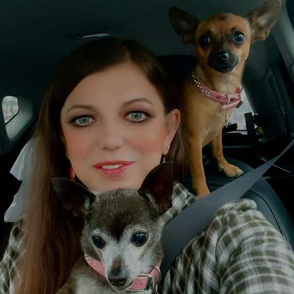 Meet your Posher, Elizabeth - Picture 3 of 3